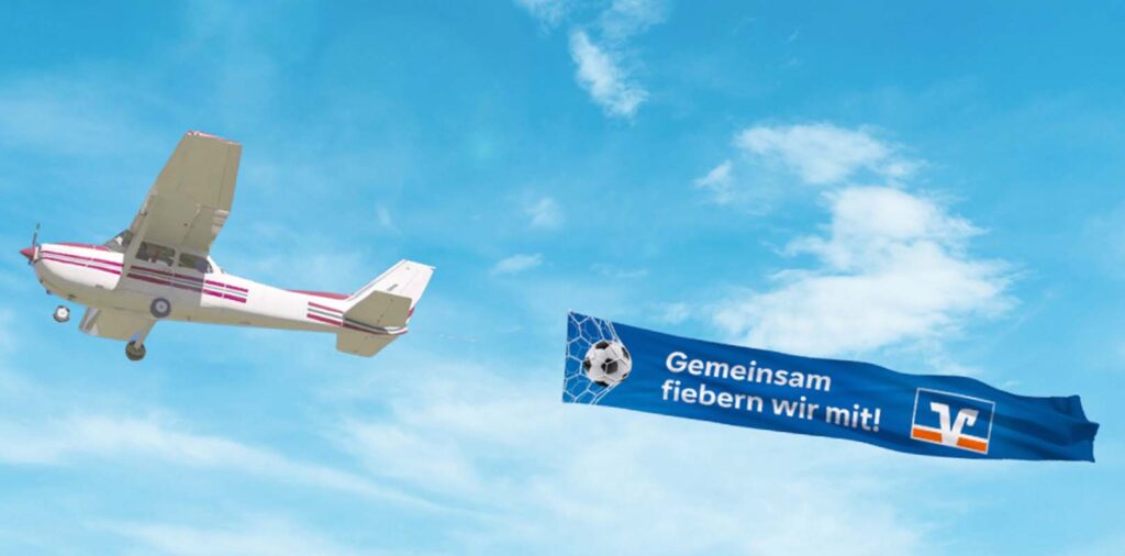 geno kom Werbeagentur GmbH Augen auf und Richtung Himmel Luftbanner 1 Strategie Konzept Design Media Live Marken